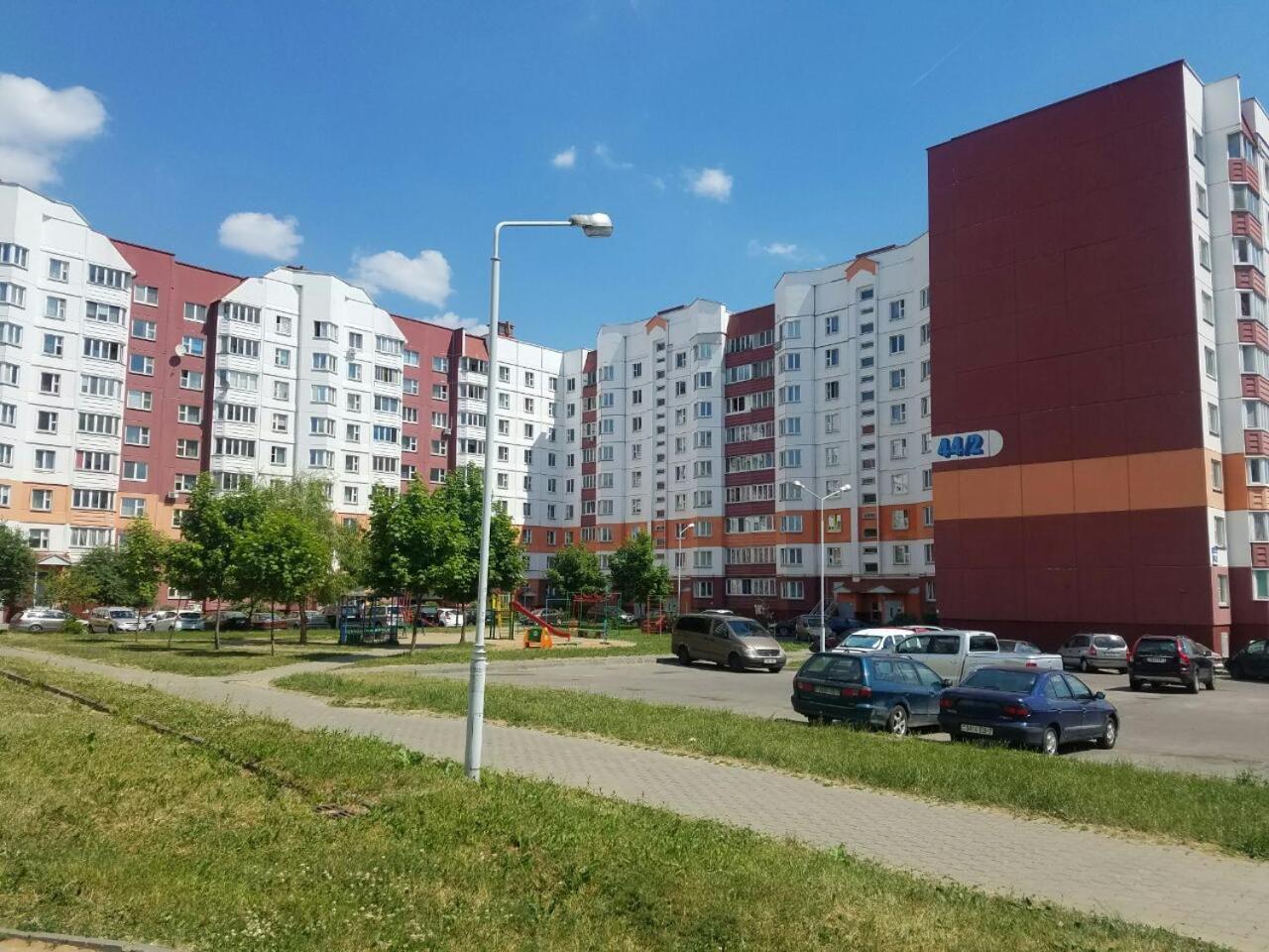 Apartment On Metro Mihalova Minsk Extérieur photo
